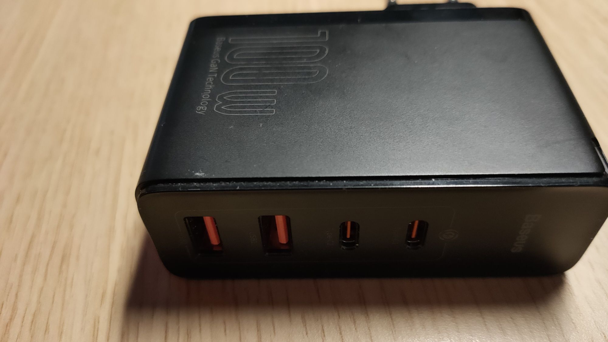 Szybka, mocna ładowarka Gran 100W,  2x USB A , 2x USB C jak nowa. Base