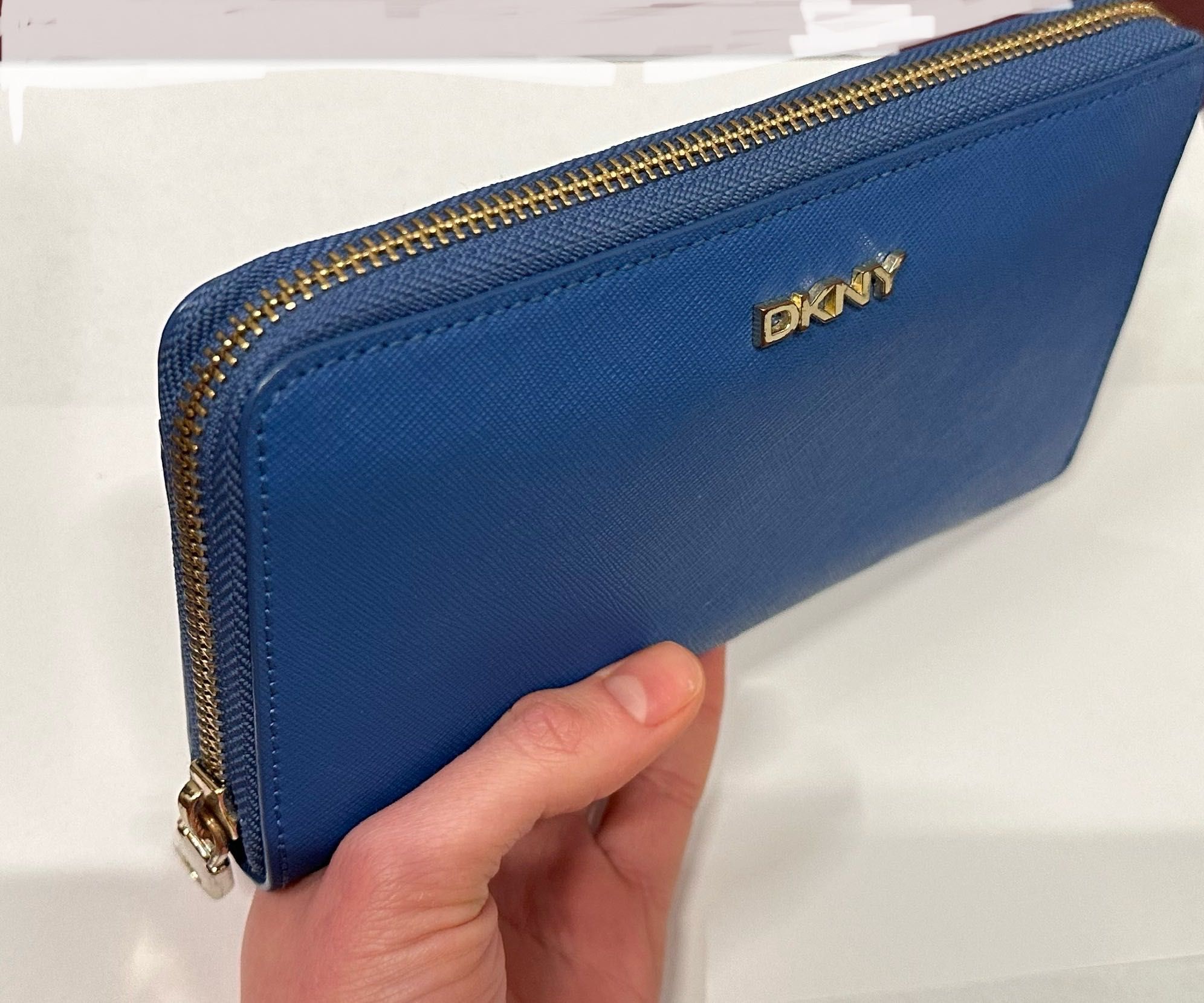 Шкіряний гаманець DKNY