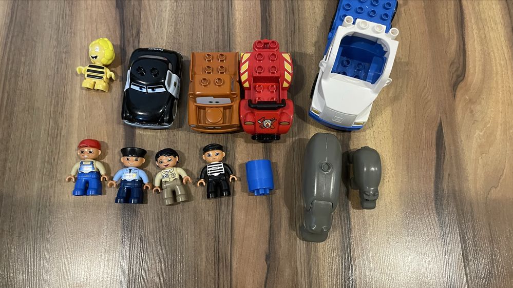 Lego duplo. Ludziki oraz pojazdy