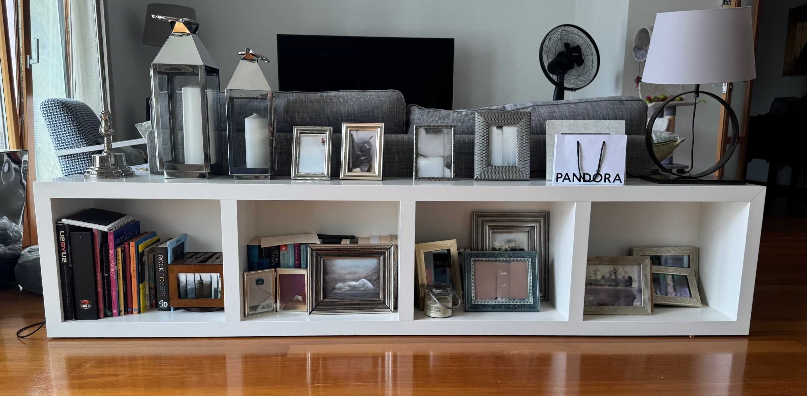 Movel em cubo lacado