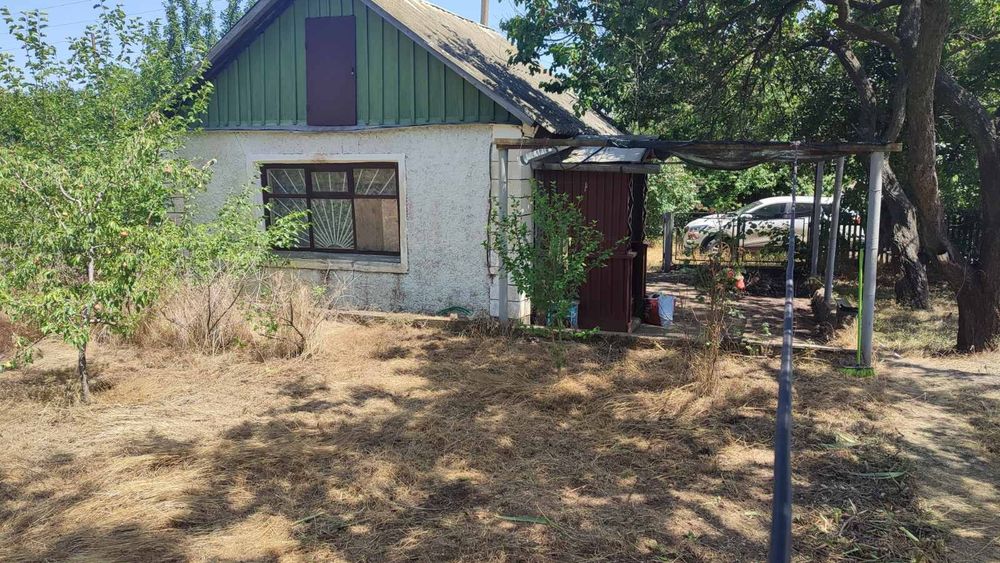 Продається дачний участок з будинком