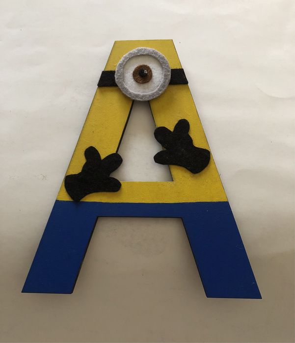 Vendo letras madeira decoração MINIONS