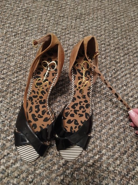 Босоніжки 39 розмір