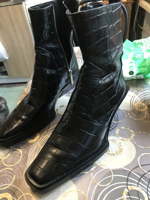 Жіночі осінні ботінки Zara