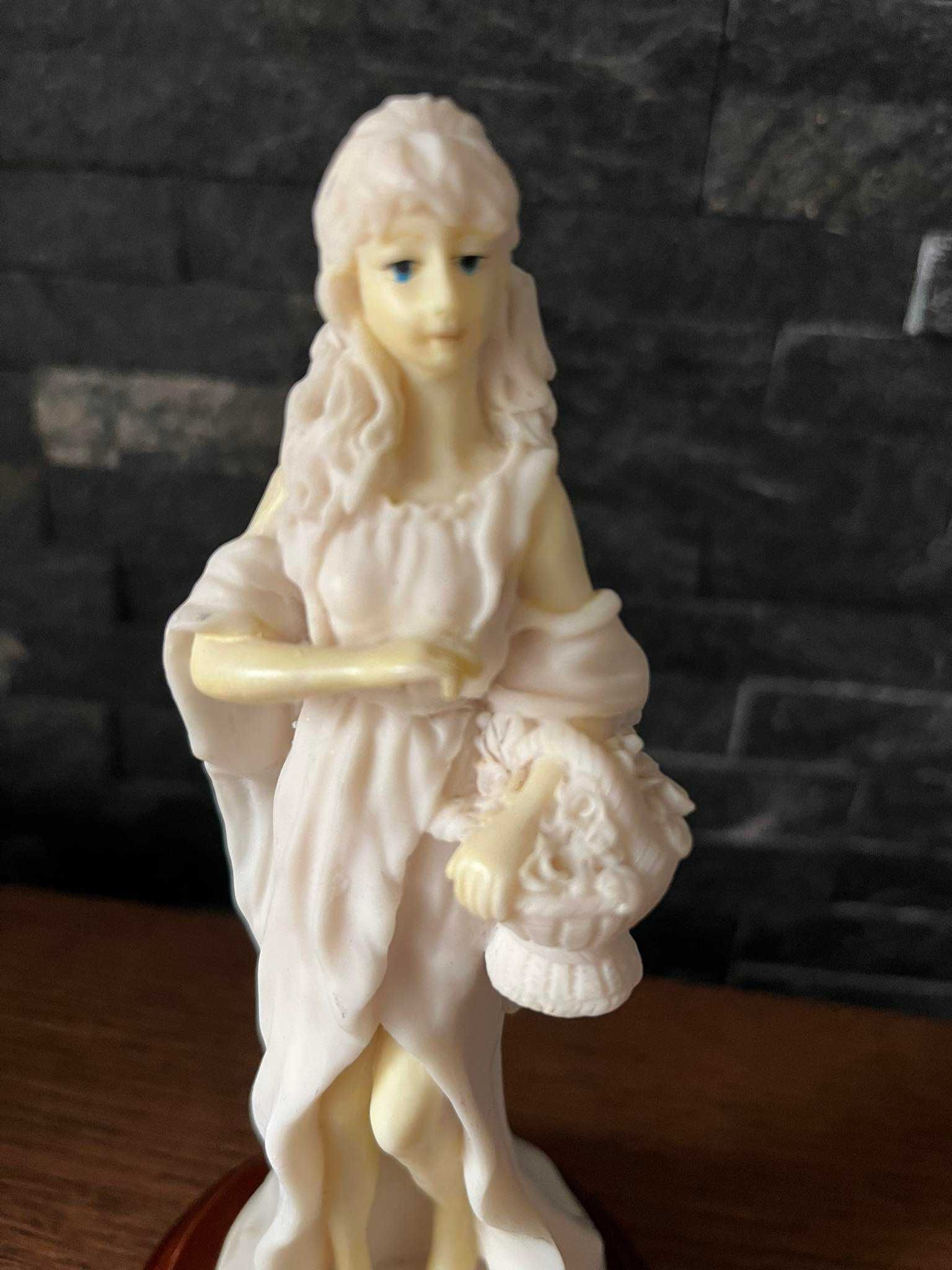 Dama z koszem figurka alabaster