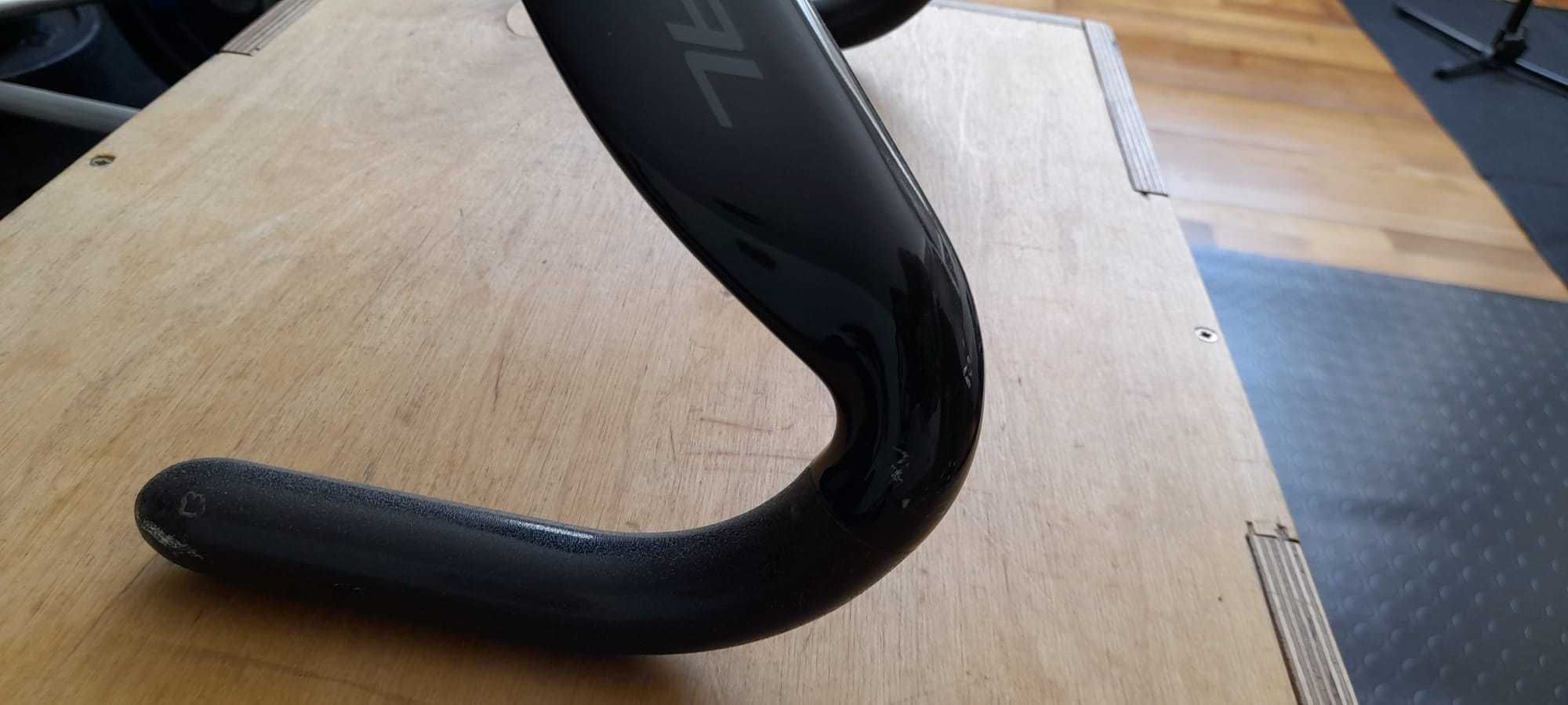 Guiador de carbono para bicicleta de pista