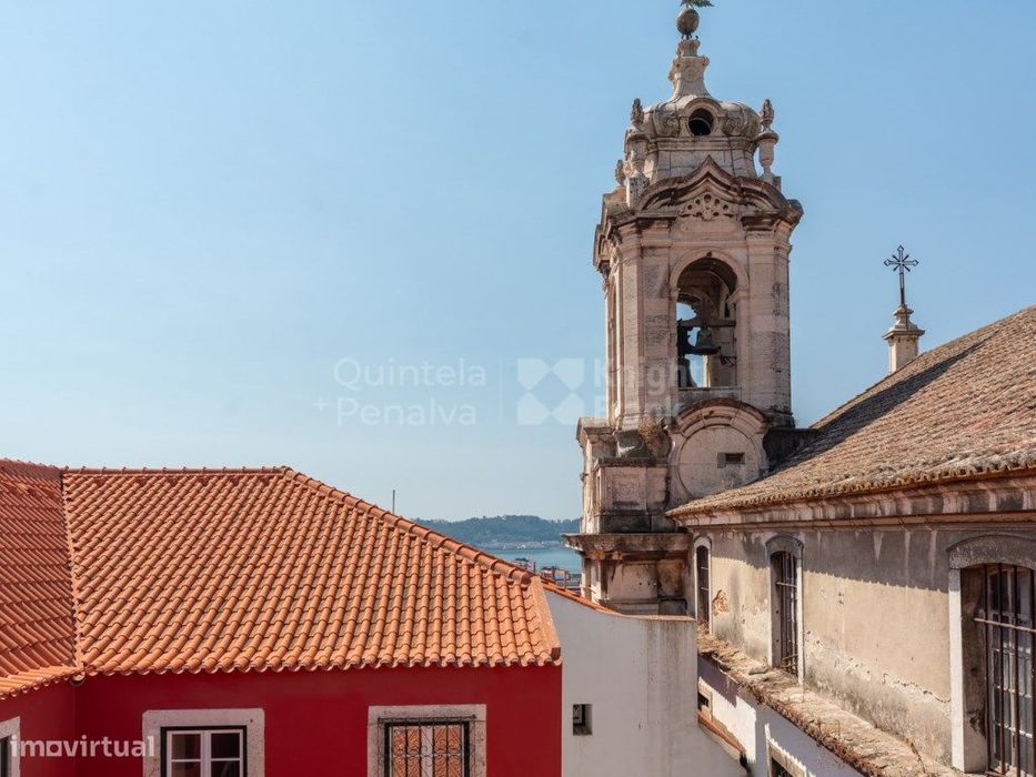 Moradia T2 duplex com jardim privativo na Estrela, Lisboa