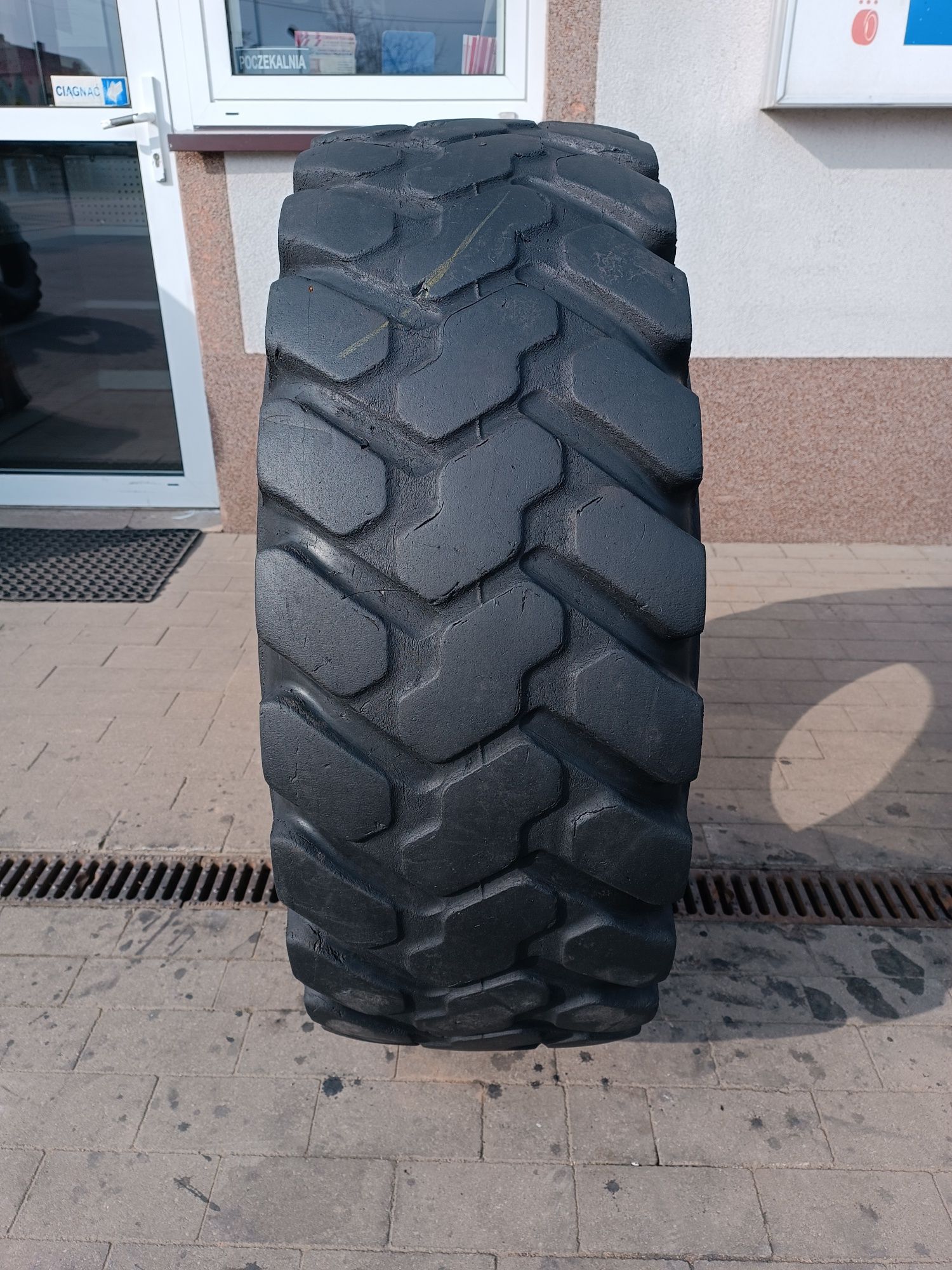 365/80R20 Firestone Utility Duraforce