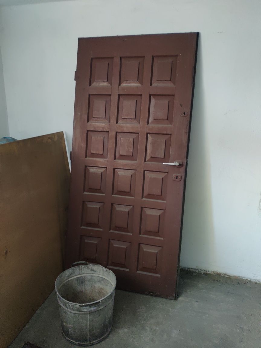 Drzwi drewniane 90