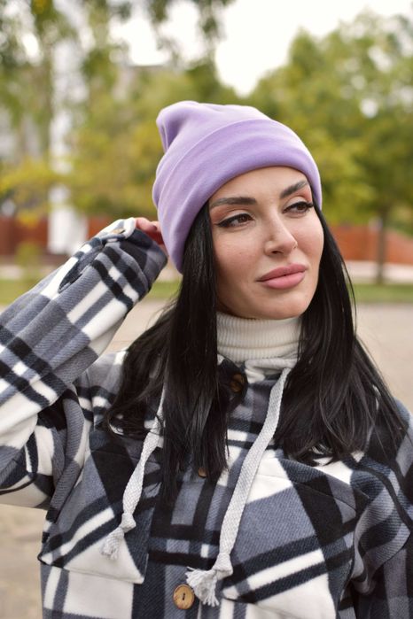 Стильна зимова жіноча шапка.