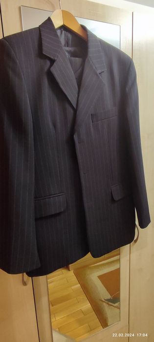 Garnitur czarny w prążki