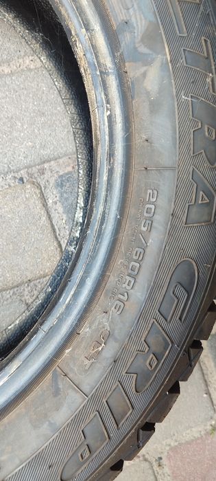 Зимова шина goodyear 205 60 r16