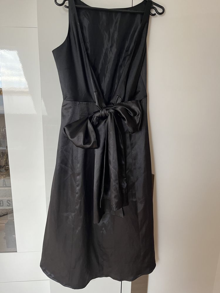 Sukienka wieczorowa satynowa czarna asymetryczna mała czarna M