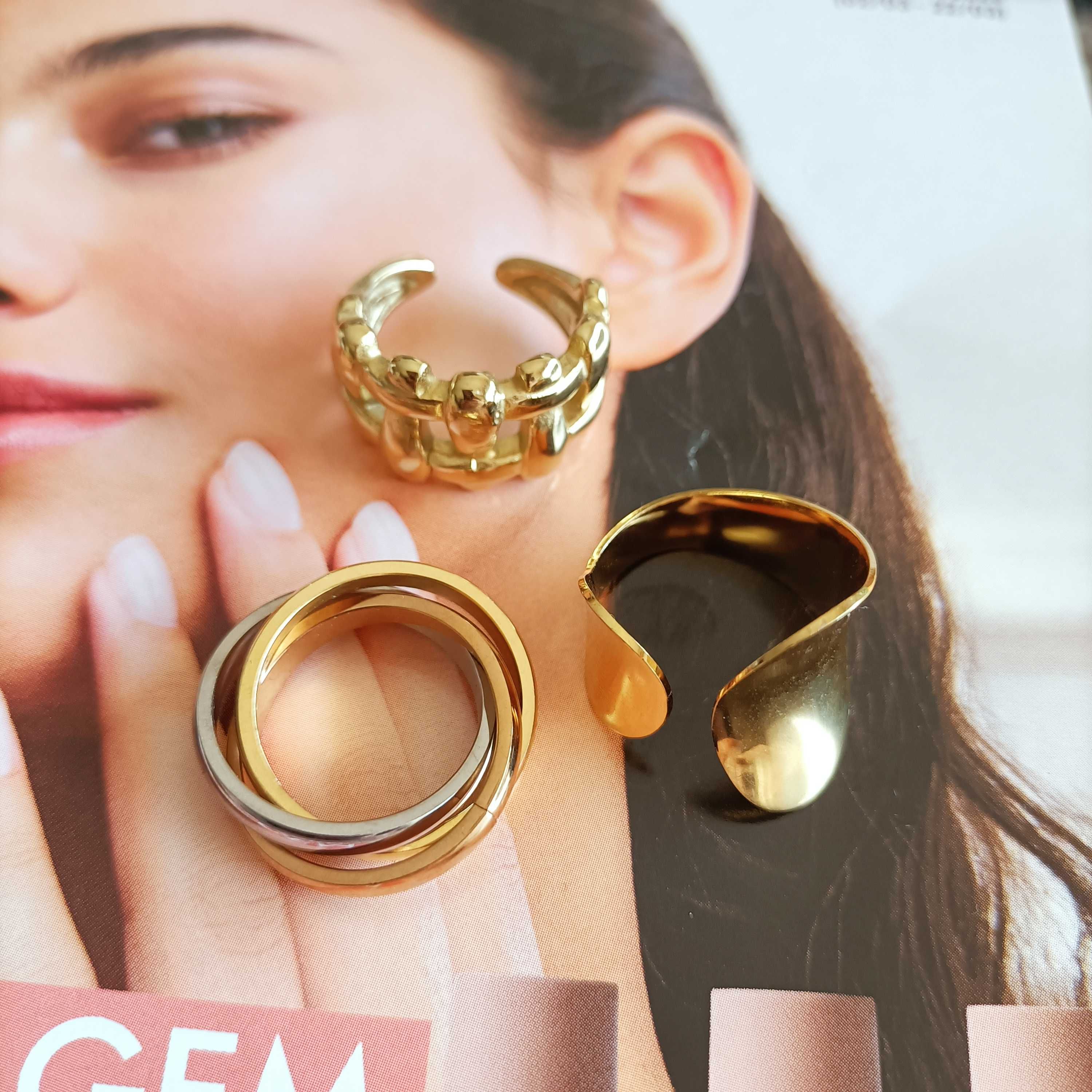Conjunto de três anéis em aço.