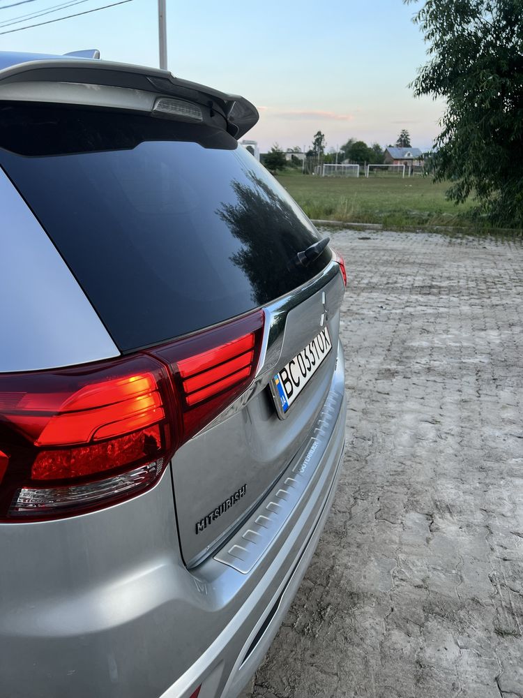 Mitsubishi outlander phev 2019 SEL 2.0