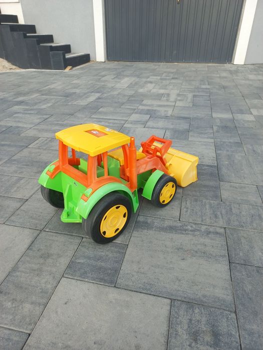 Duży traktor/ładowarka