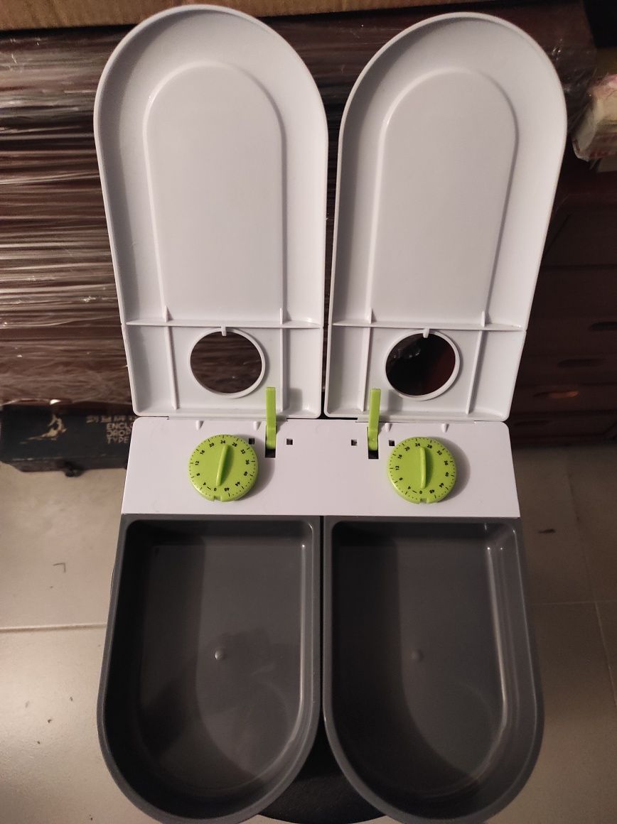 Dispensador automático de comida para animais