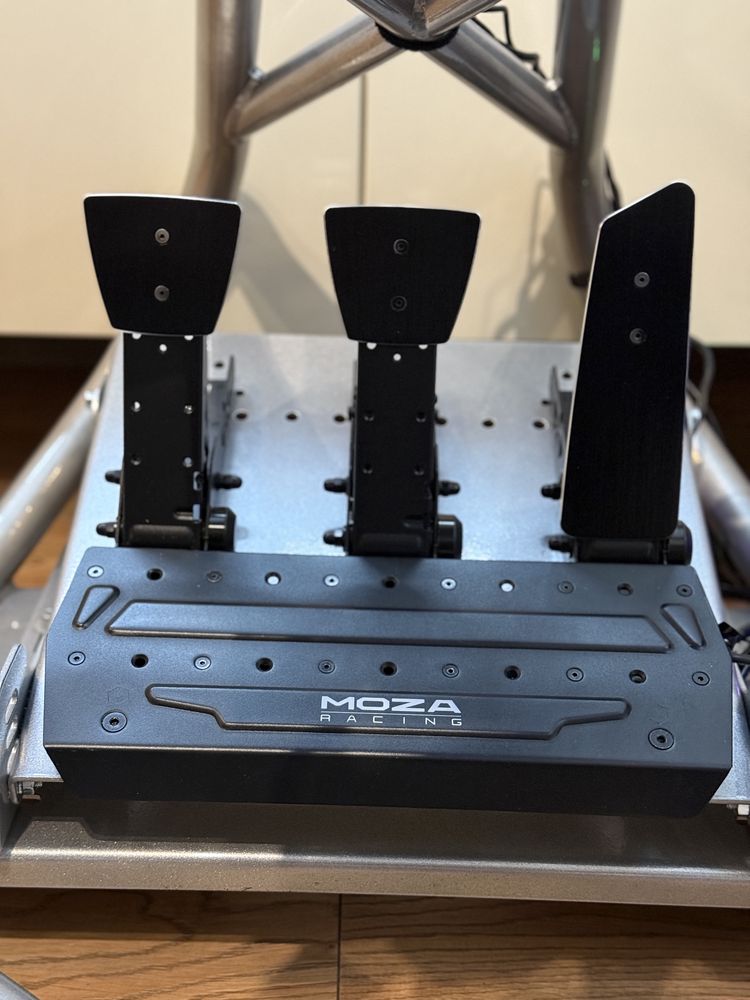 Symulator wyścigowy Moza R9 sim racing sim rig Ireco Motorsport drift