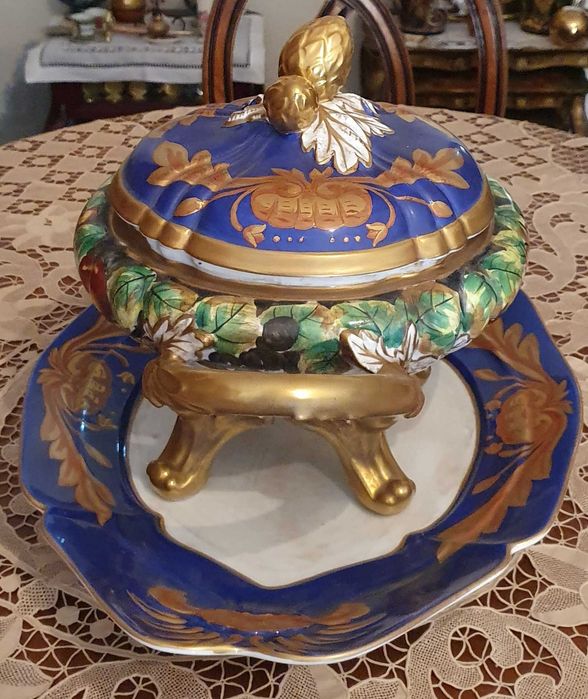 Centro de Mesa, Pintado à Mão, detalhes em ouro.