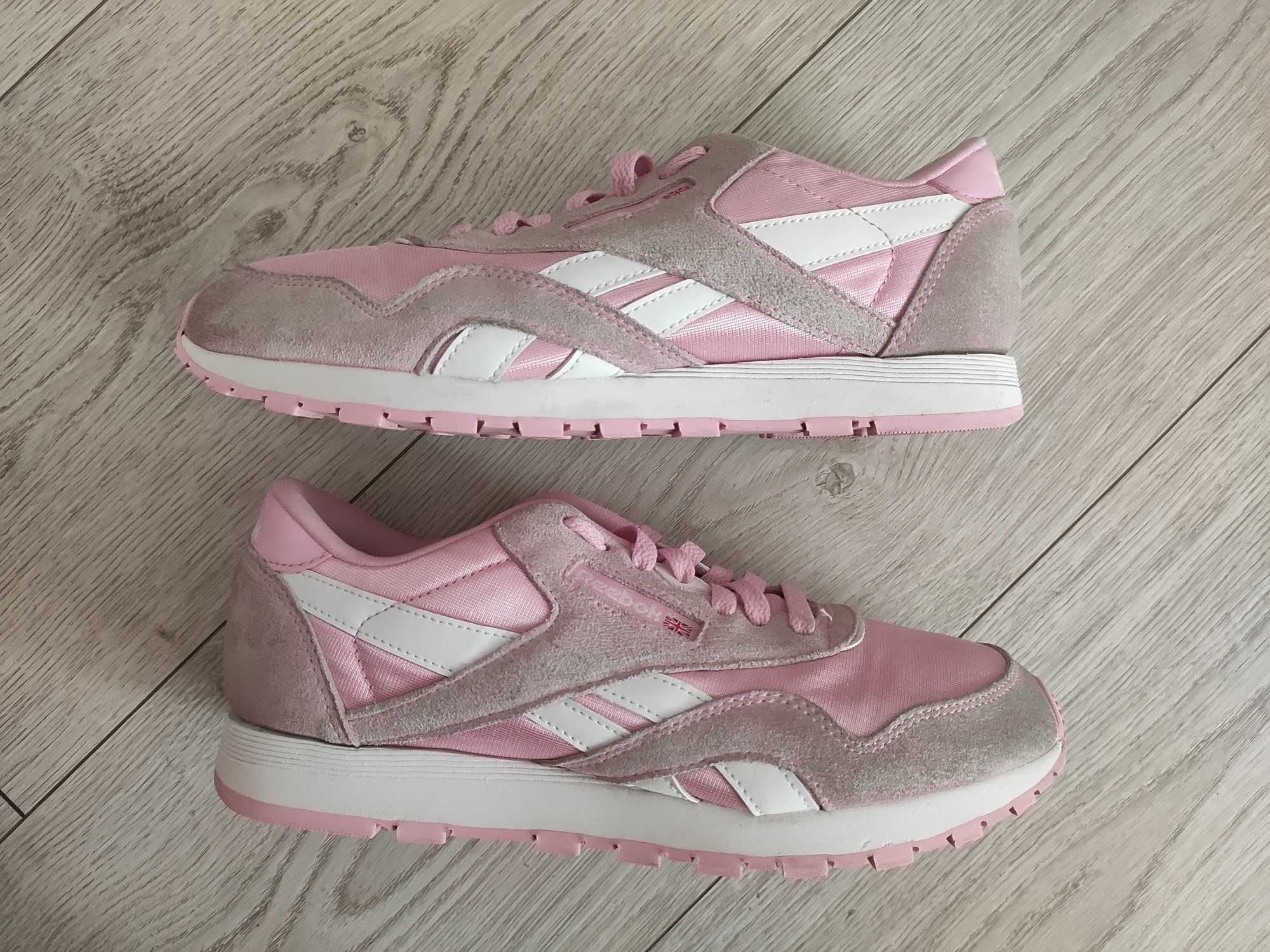 Różowe buty typu sneakersy Reebok