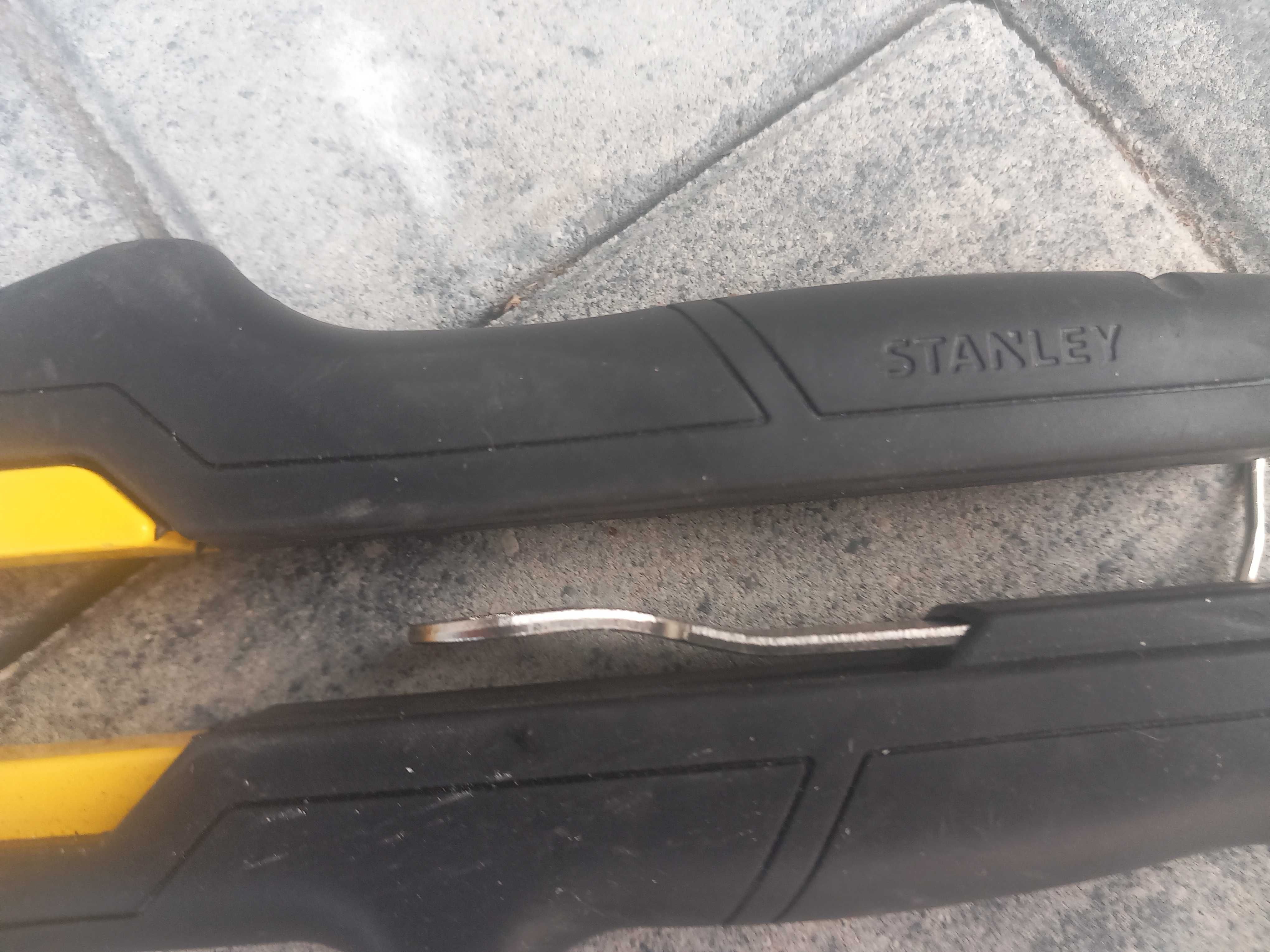 Nitownica ręczna Stanley z nożykiem Stanley fatmax