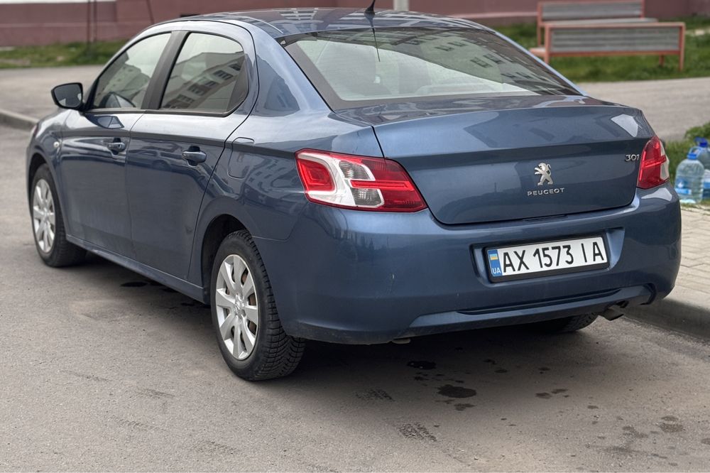 Peugeot 301 1.2 экономичный седан пежо