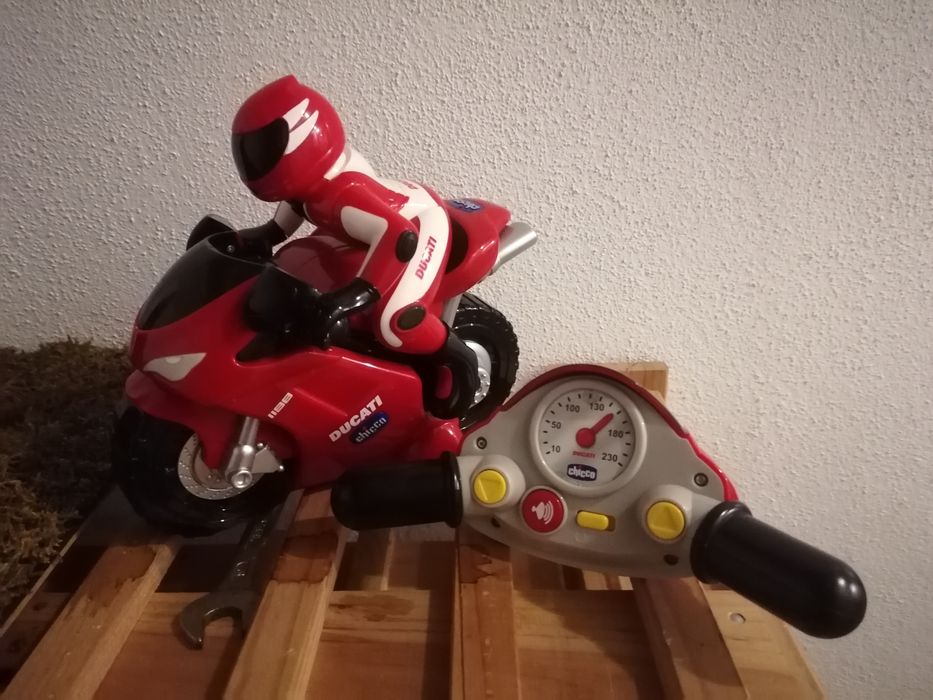 Mota telecomandada Chicco