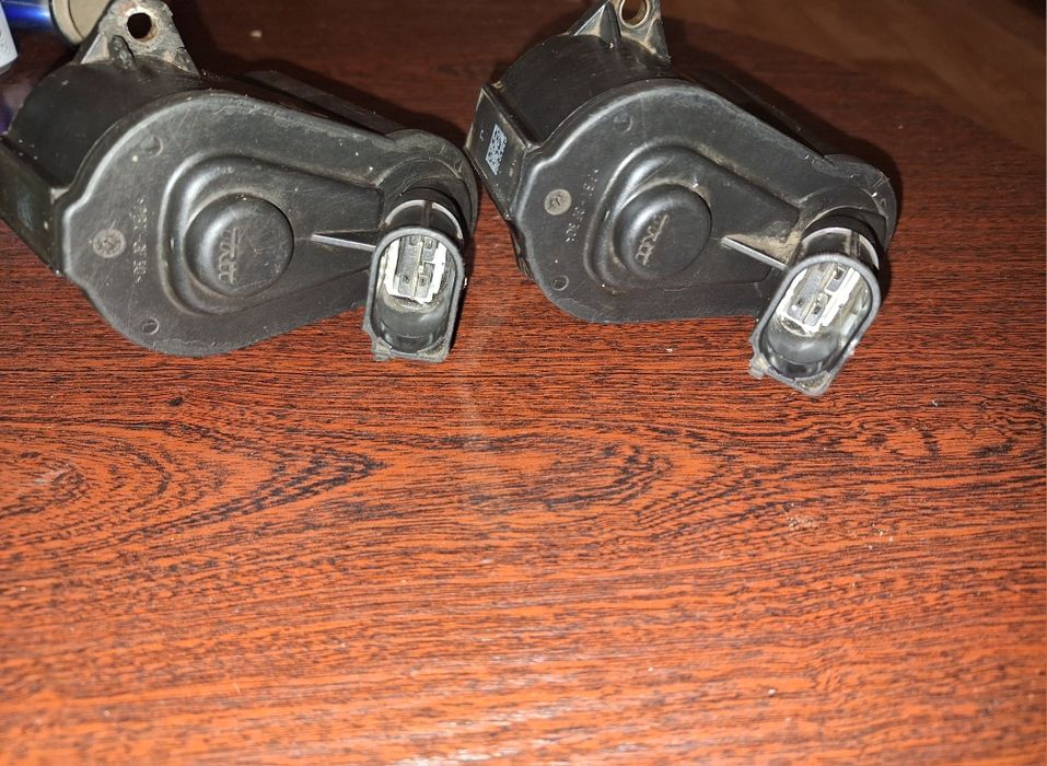 електродвигун регулювання гальма на АУДІ А6 С6 в доброму стані