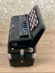 Acordeão hohner 3 voz e Roland fr1x bk 5 anos garantia
