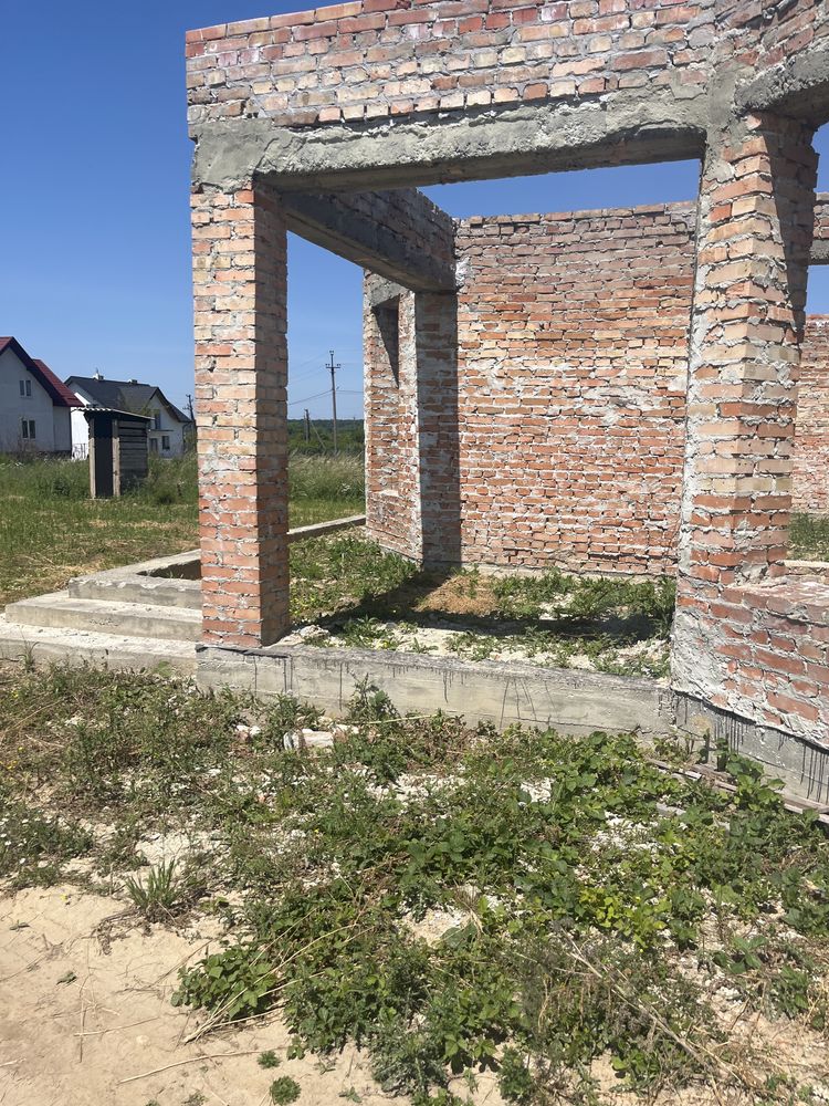 Земельна ділянка + незавершене будівництво