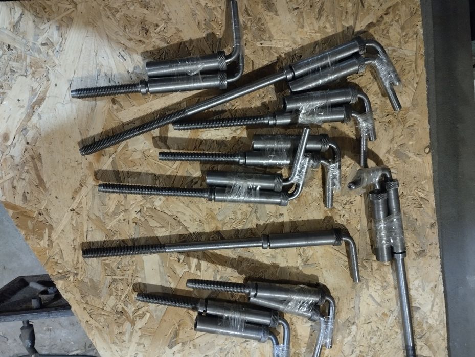 Продам винтовые замки,штаби