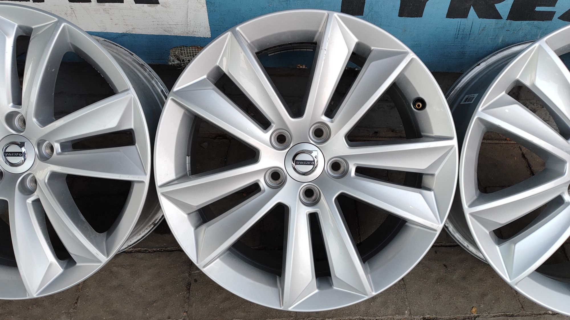 Диски оригінальні Volvo 5*108 R17 ET - 40.5