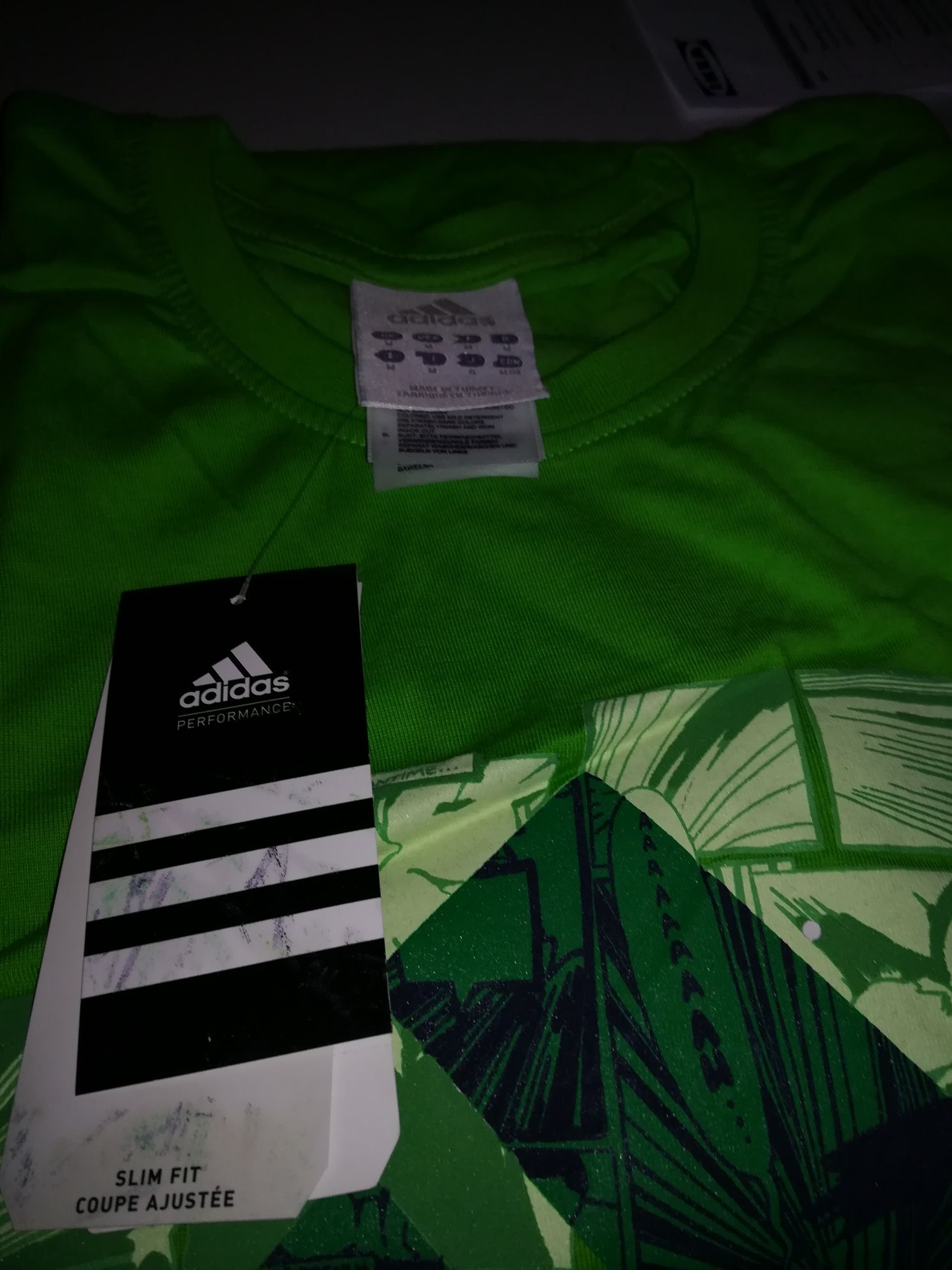 Capa chuva L/XL Frekvens IKEA. /T-shirt Adidas, Tam. S