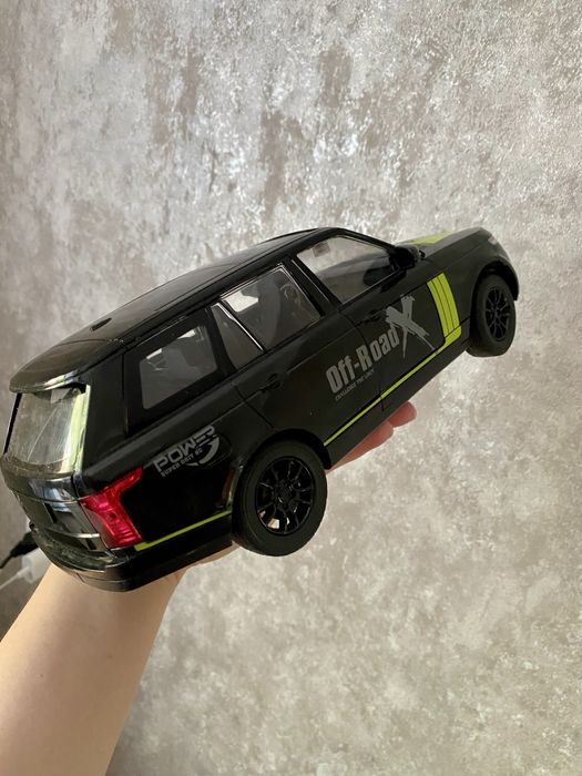 Машинка на пульті/радіокеруюча