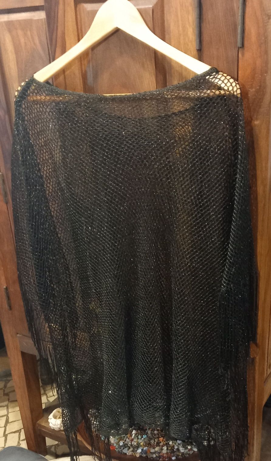 Poncho Preto com Brilhantes