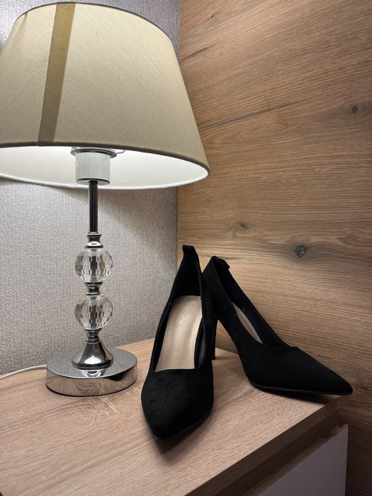 Туфлі на каблуку