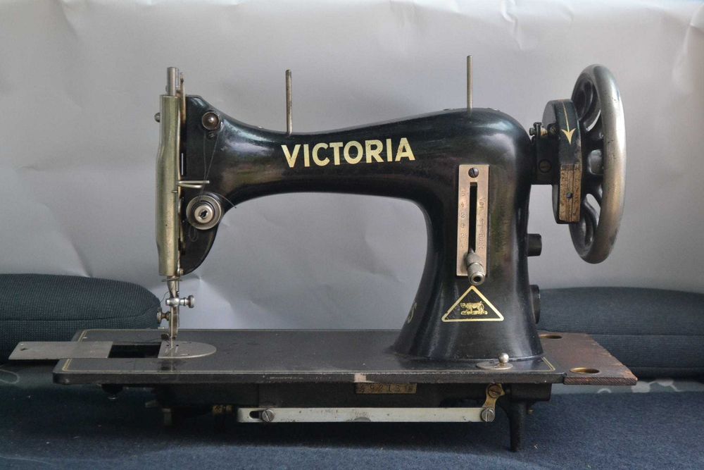 stara maszyna do szycia VICTORIA w bardzo ładnym stanie