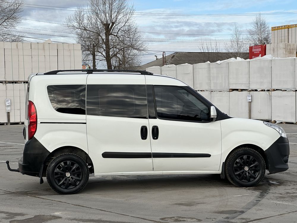 Fiat Doblo 2011 год. 1.6 турбо дизель Пассажир 6 ступка