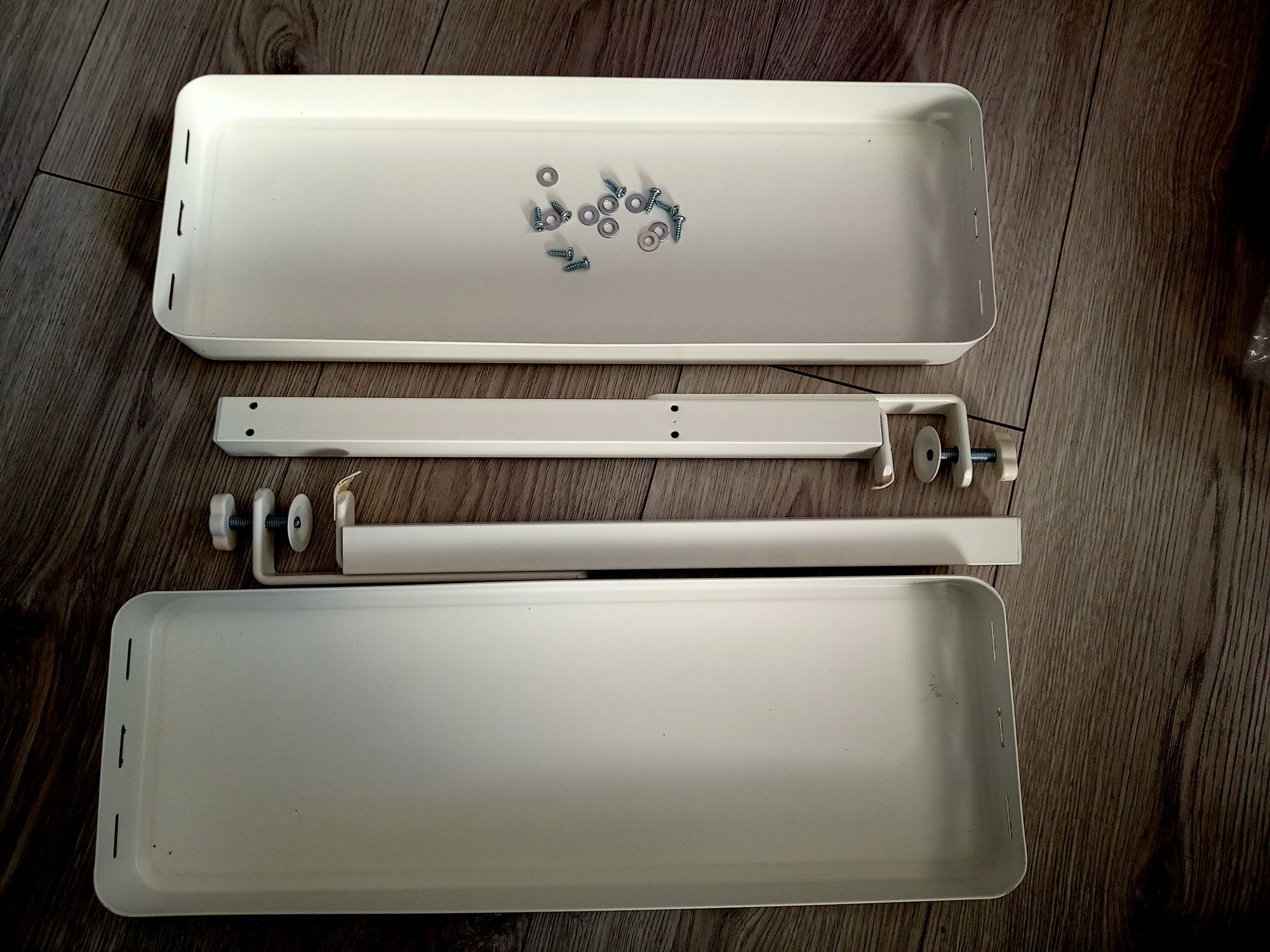 Półki Ikea metalowe do zamontowania na biurku, stole