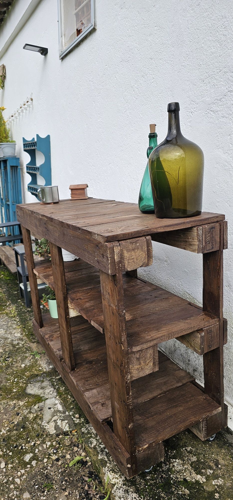 **Mesa de Jardim em Madeira de Paletes - Feita à Mão!**