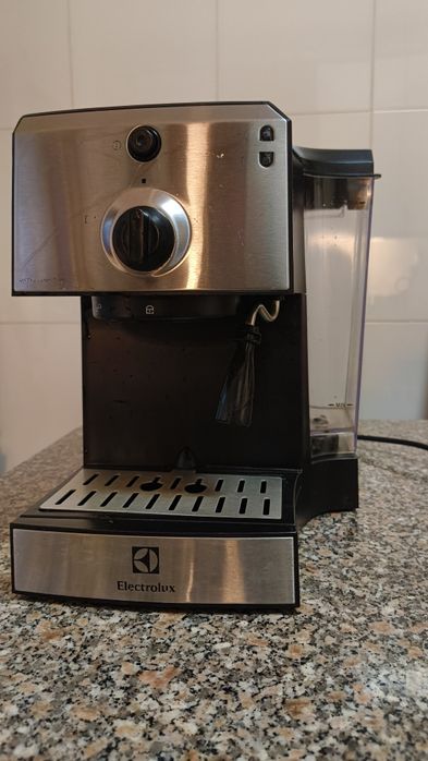 Máquina café electrolux eea111