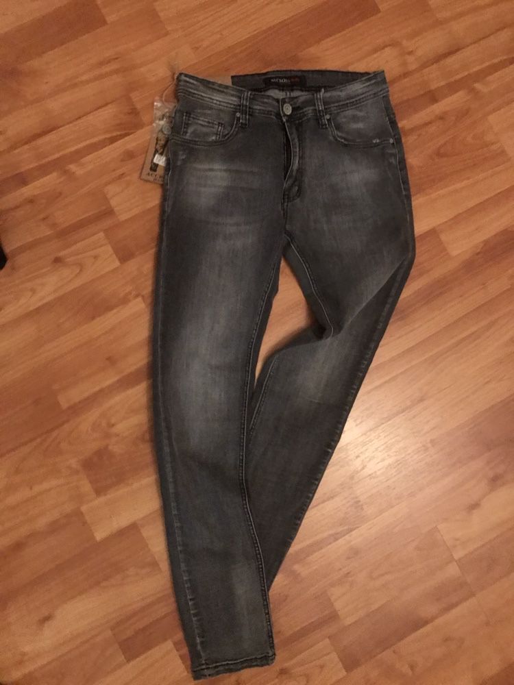 Продам зауженные мужские джинсы