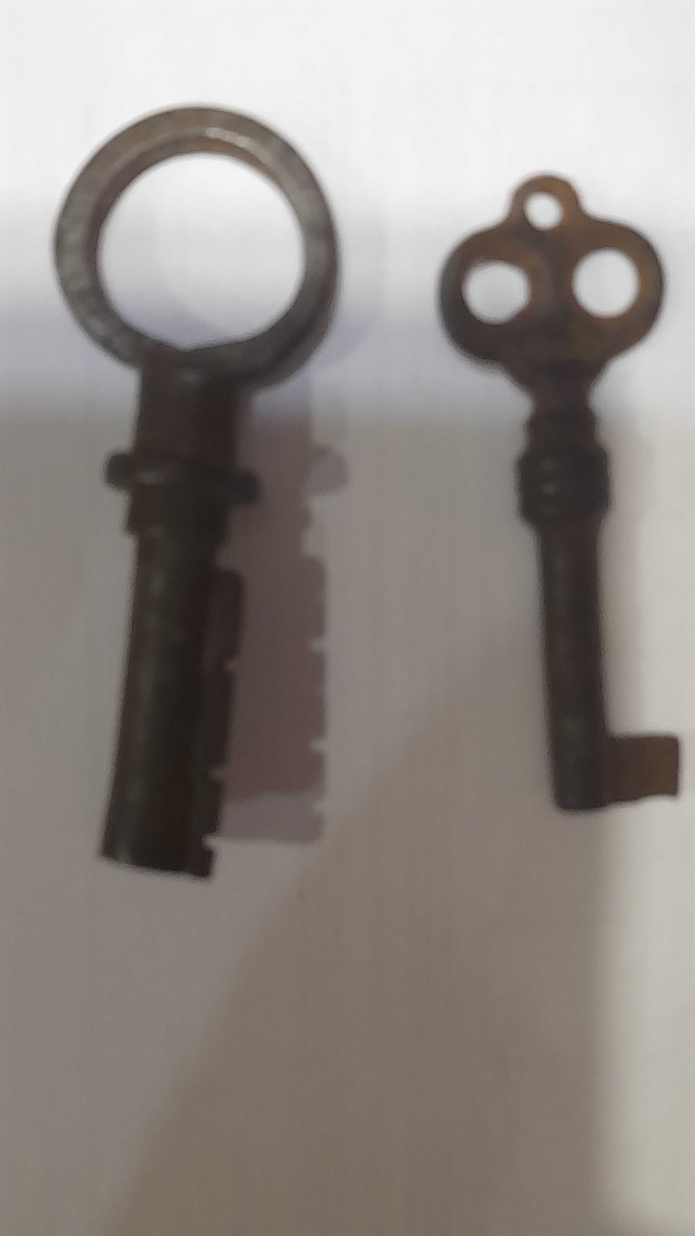 Старовинні ключі від замків