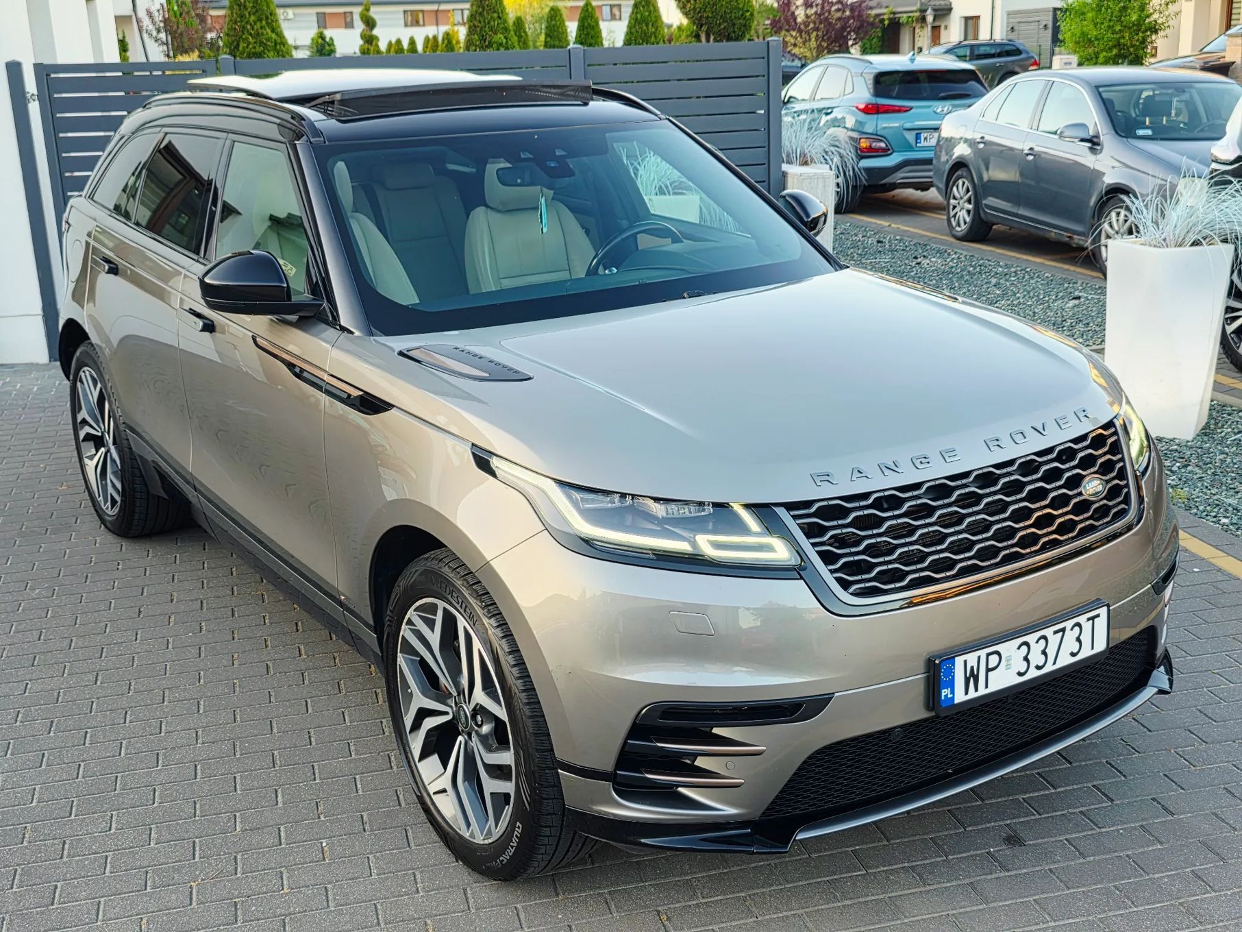 Land Rover Range Rover Velar R-Dynamic S 240KM 4x4 FULL LED Virtual Kamera Panorama Meridian Alu21