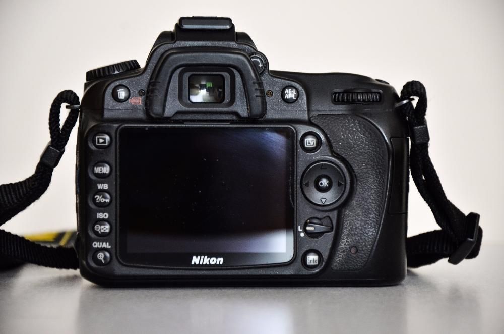 Цифровой фотоаппарат Nikon D90 18-105VR Kit