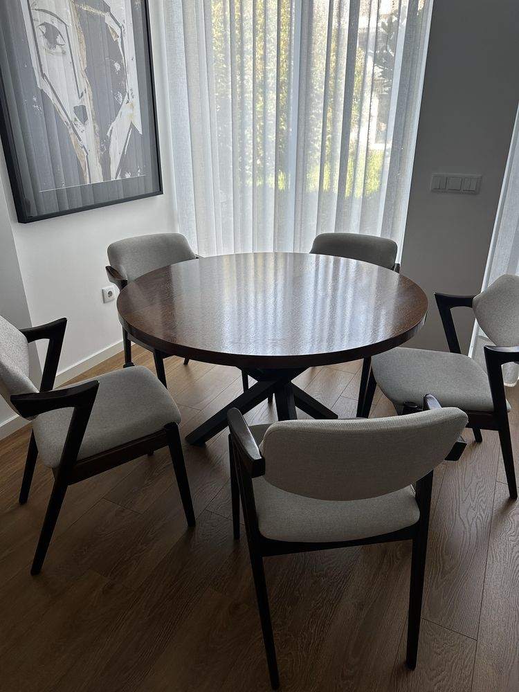 Vendo mesa sala e 5 cadeiras