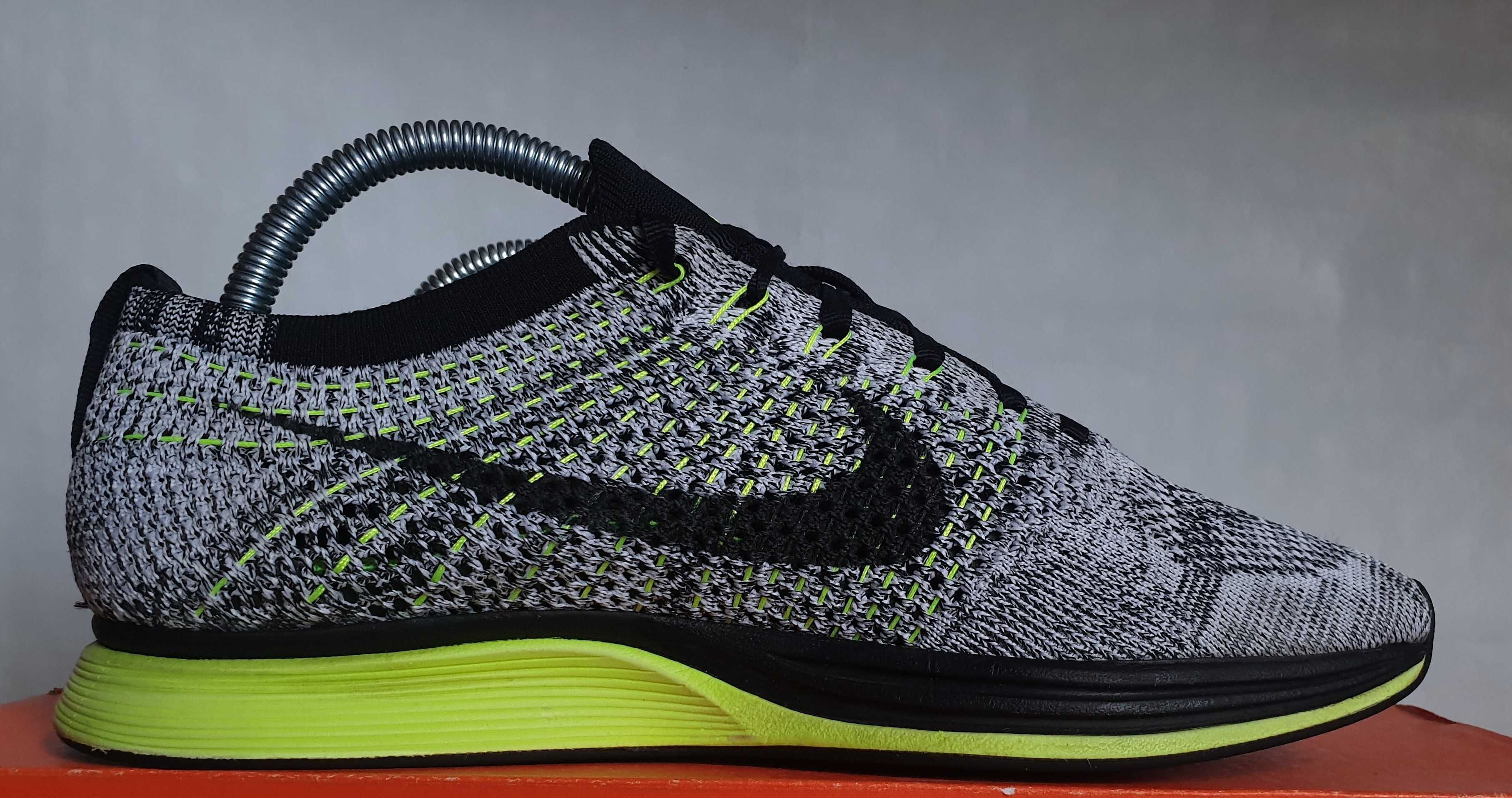 Nike Flyknit Racer Oreo Volt 2014 8US/26CM/41EUR