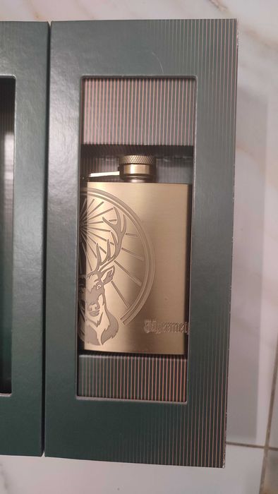Piersiówka Jagermeister złota NOWA grawer. z kartonem pojemność 170 ml