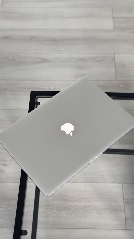 Macbook Pro 15 2015 16GB; SSD 256