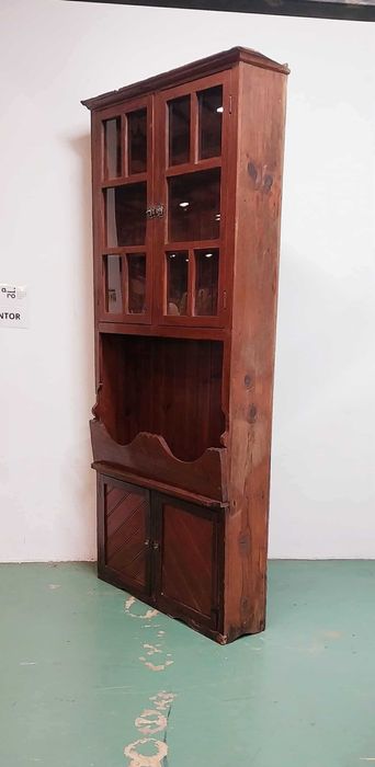 Antiga e Invulgar Cantareira / Armário de Cozinha
